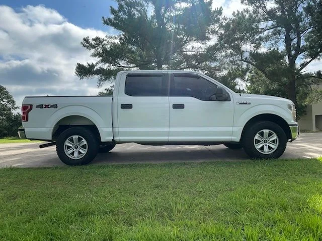 Used 2019 White Ford XL image 9
