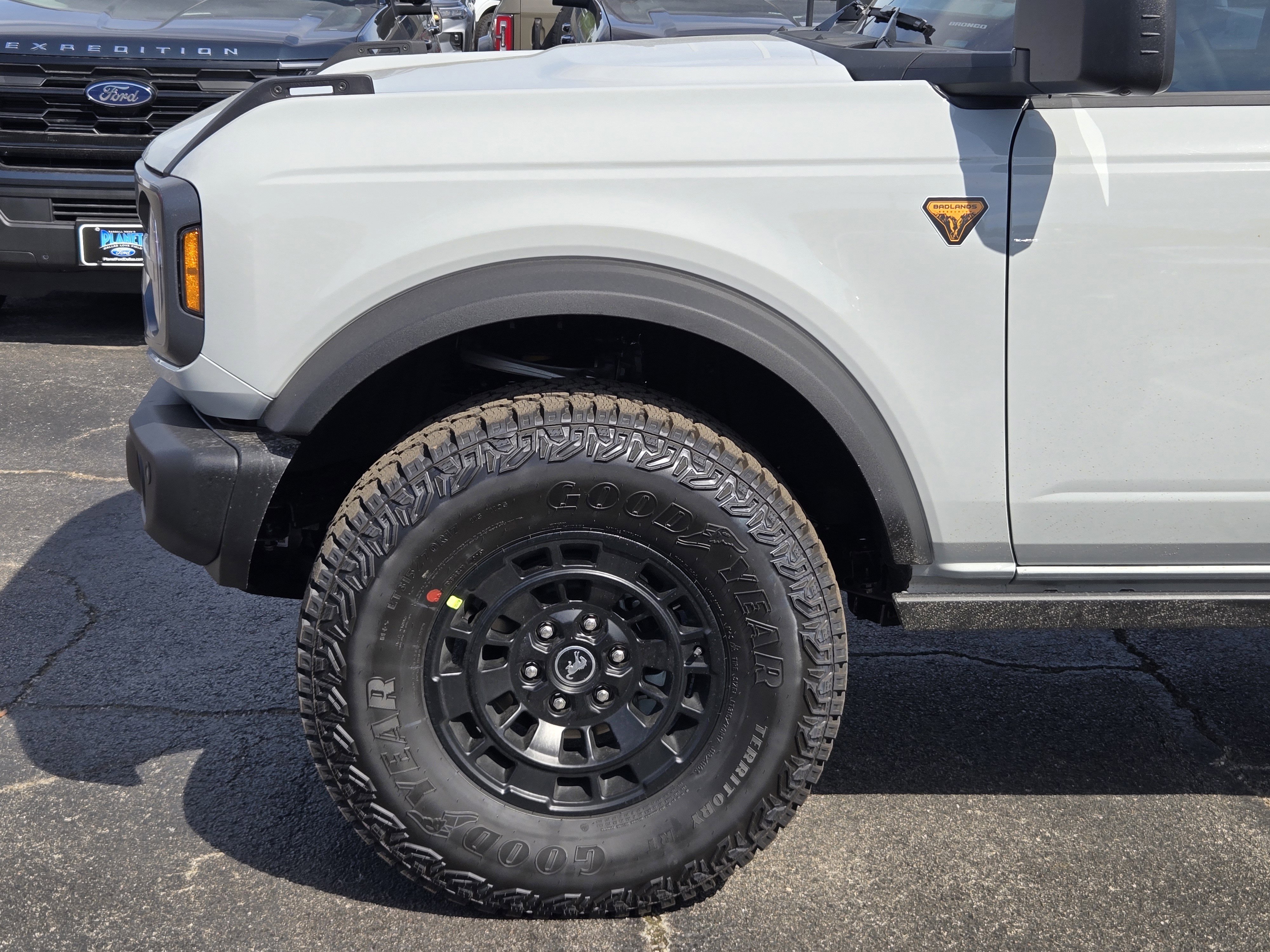 New 2026 Avalanche Gray Ford Badlands image 6