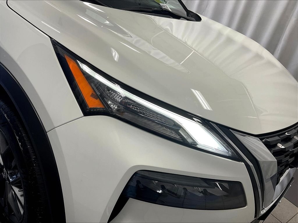 Used 2023 White Nissan S image 32