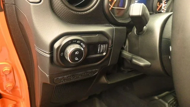 Used 2025  Jeep Rubicon image 15