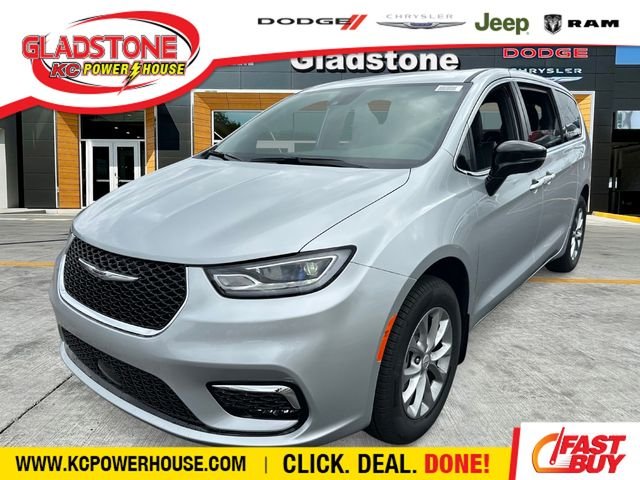 2026 Chrysler Pacifica Limited AWD's photo