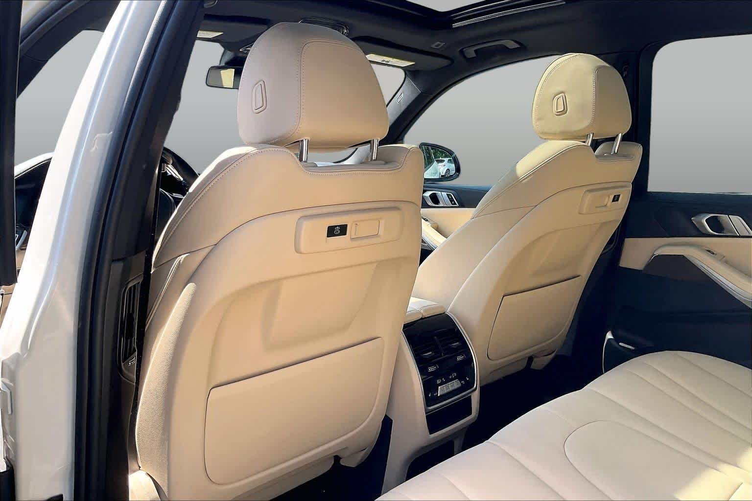 Used 2021 Mineral White Metallic BMW xDrive40i image 21