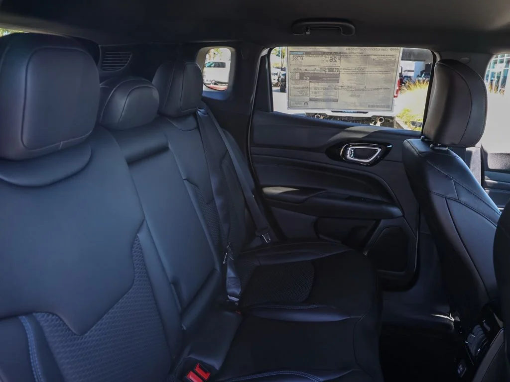 New 2026 Bright White Clearcoat Jeep Latitude image 18