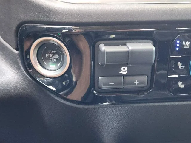 Used 2025 Summit White Chevrolet LTZ image 22