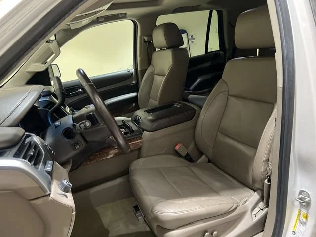 Used 2016 IRIDESCENT PEARL TRICOAT Chevrolet LTZ image 19
