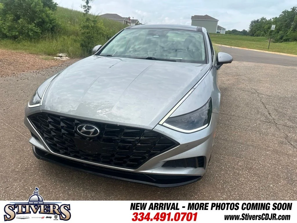 Used 2021 Silver Hyundai Limited image 3