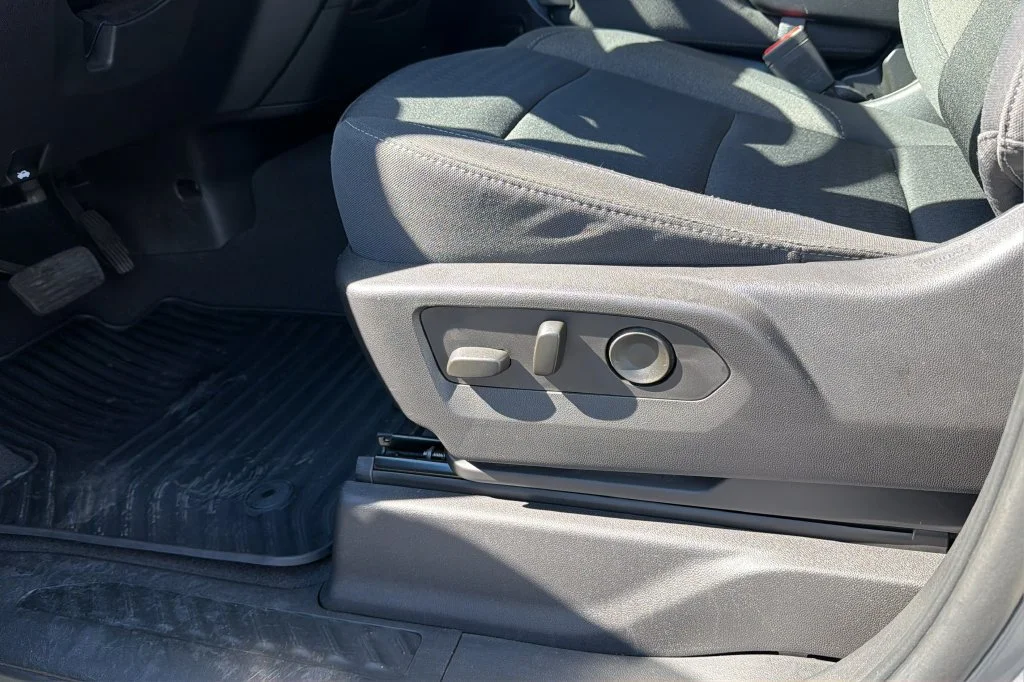 Used 2023 STERLING GRAY METALLIC Chevrolet Custom image 19
