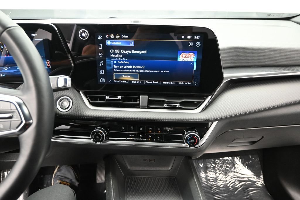 Used 2025 White Chevrolet LT image 17