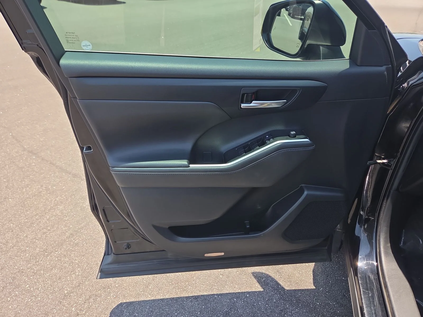 Used 2020 Midnight Black Metallic Toyota XLE image 11
