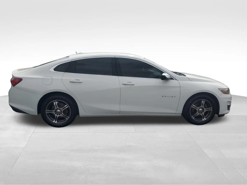 Used 2019 White Chevrolet LT image 8