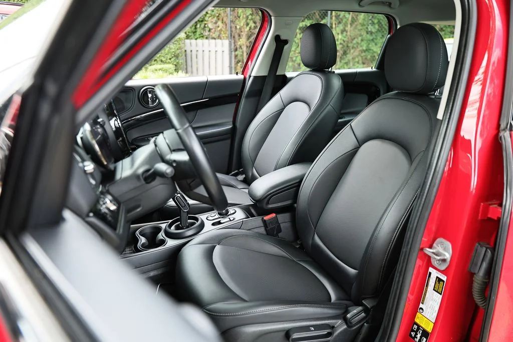 Used 2022 Chili Red MINI Signature image 19