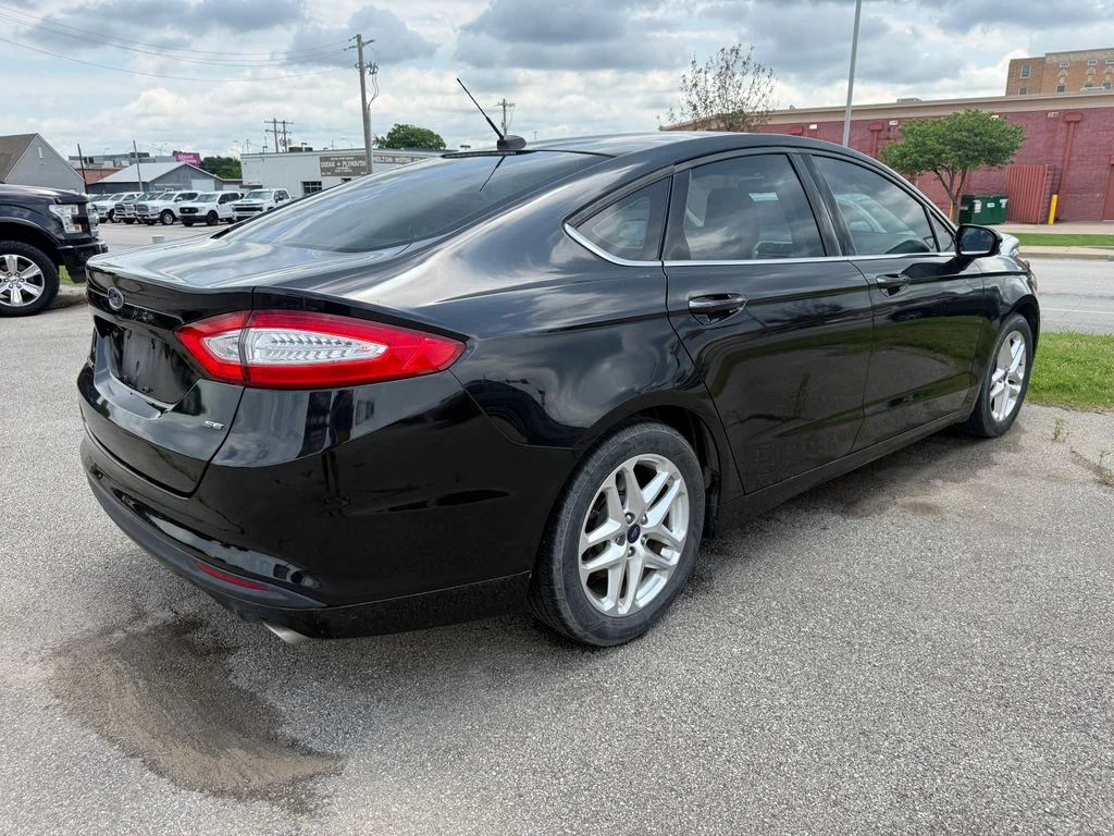 Used 2013 Black Ford SE image 12