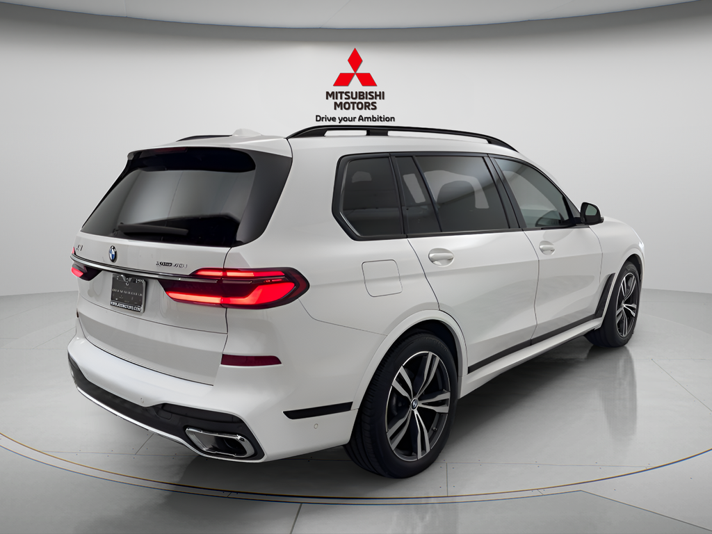Used 2025 Alpine White BMW xDrive40i image 3