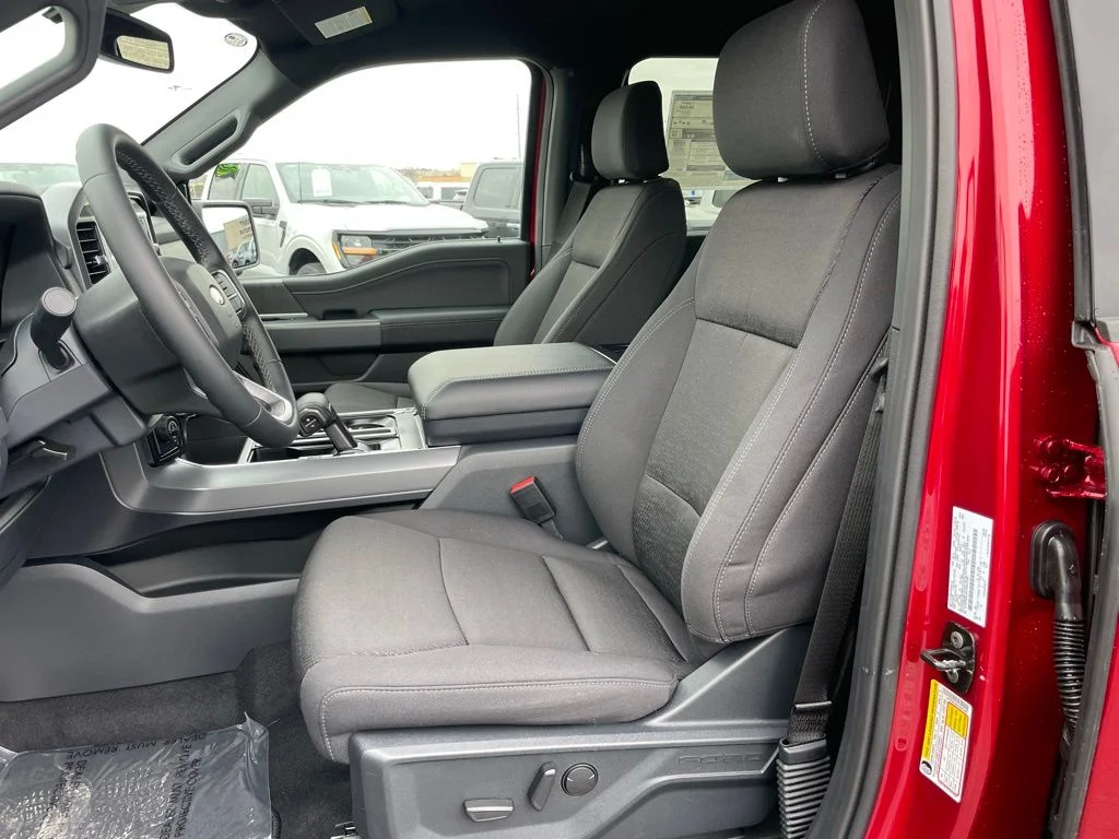 New 2026 Ruby Red Metallic Tinted Clearcoat Ford XLT image 7