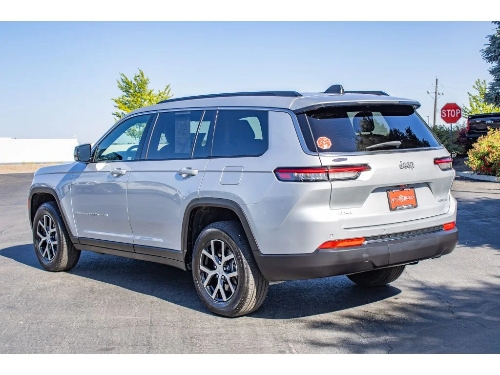 Used 2024 Silver Zynith Jeep Limited image 6