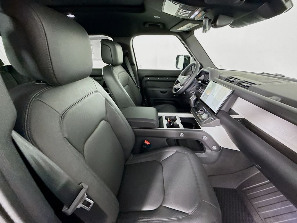 New 2026 Santorini Black Land Rover X-Dynamic SE image 31