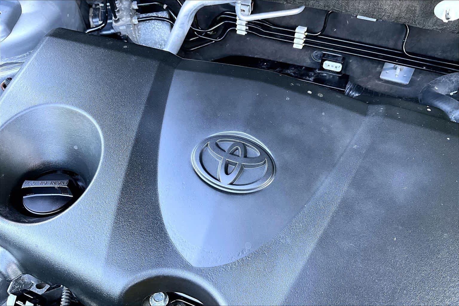 Used 2020 Silver Sky Metallic Toyota XLE image 33
