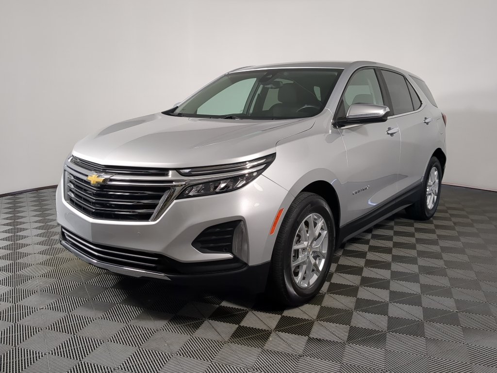 Used 2022 Silver Ice Metallic Chevrolet LT image 4