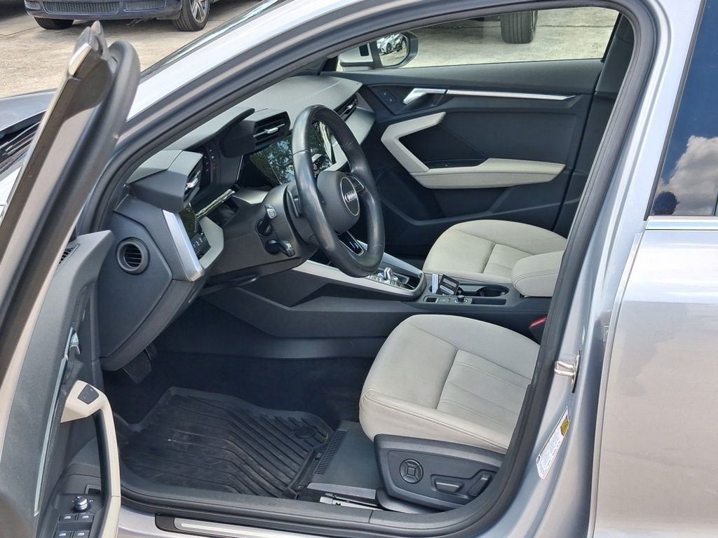 Used 2024  Audi 40 Premium image 37