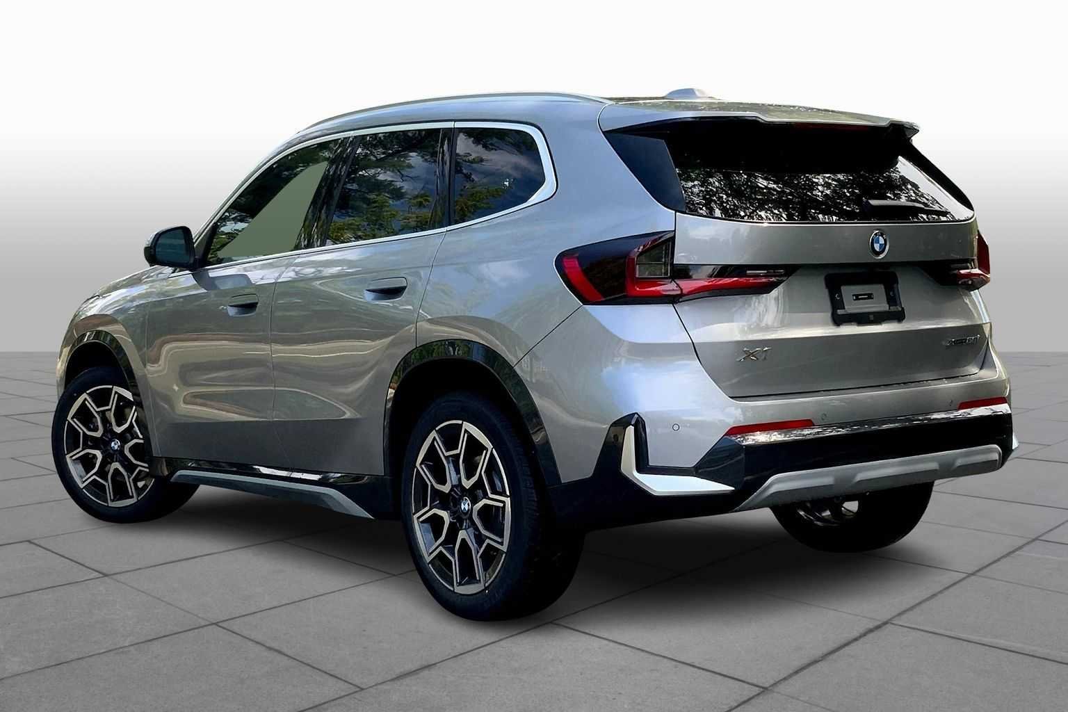 Used 2026 Space Silver Metallic BMW xDrive28i image 12