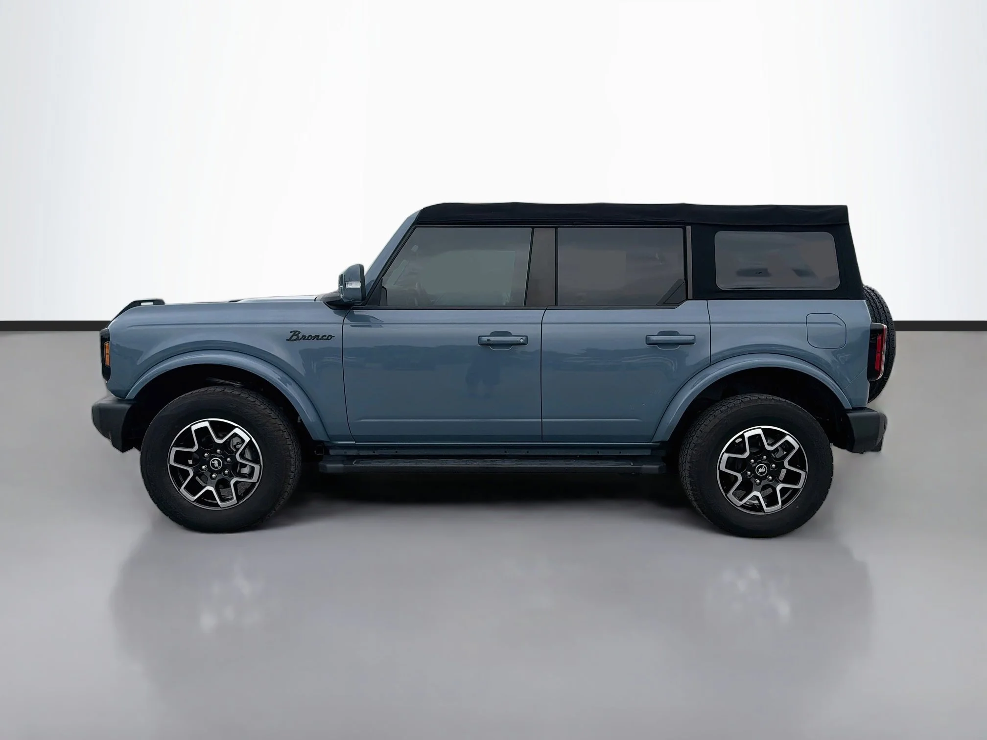 Used 2023 Azure Gray Metallic Tri-Coat Ford Outer Banks image 2