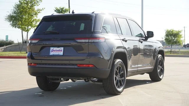 New 2026 Baltic Gray Metallic Clear-Coat Exterior Paint Jeep Altitude image 9