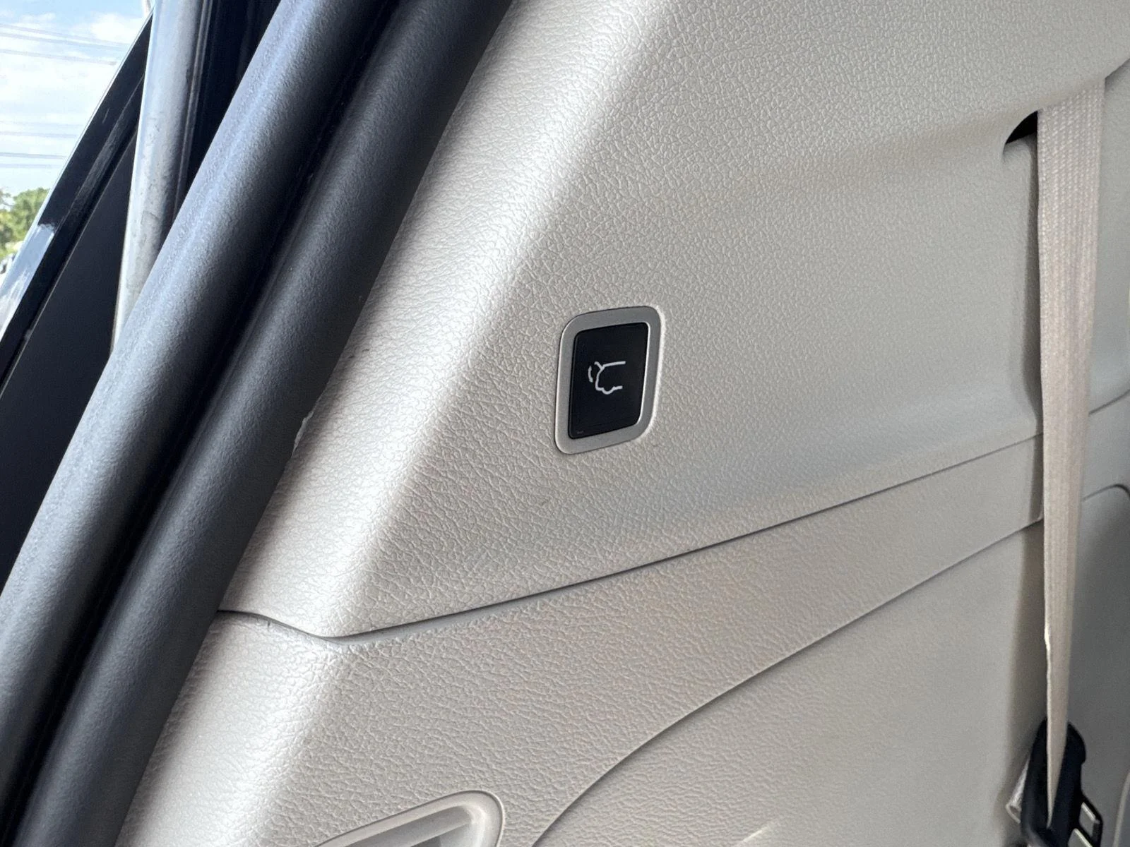 Used 2022 Granite Crystal M Chrysler LX image 18