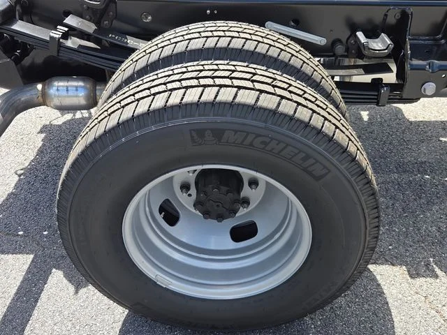 New 2027 Oxford White Ford F-350® XL image 9