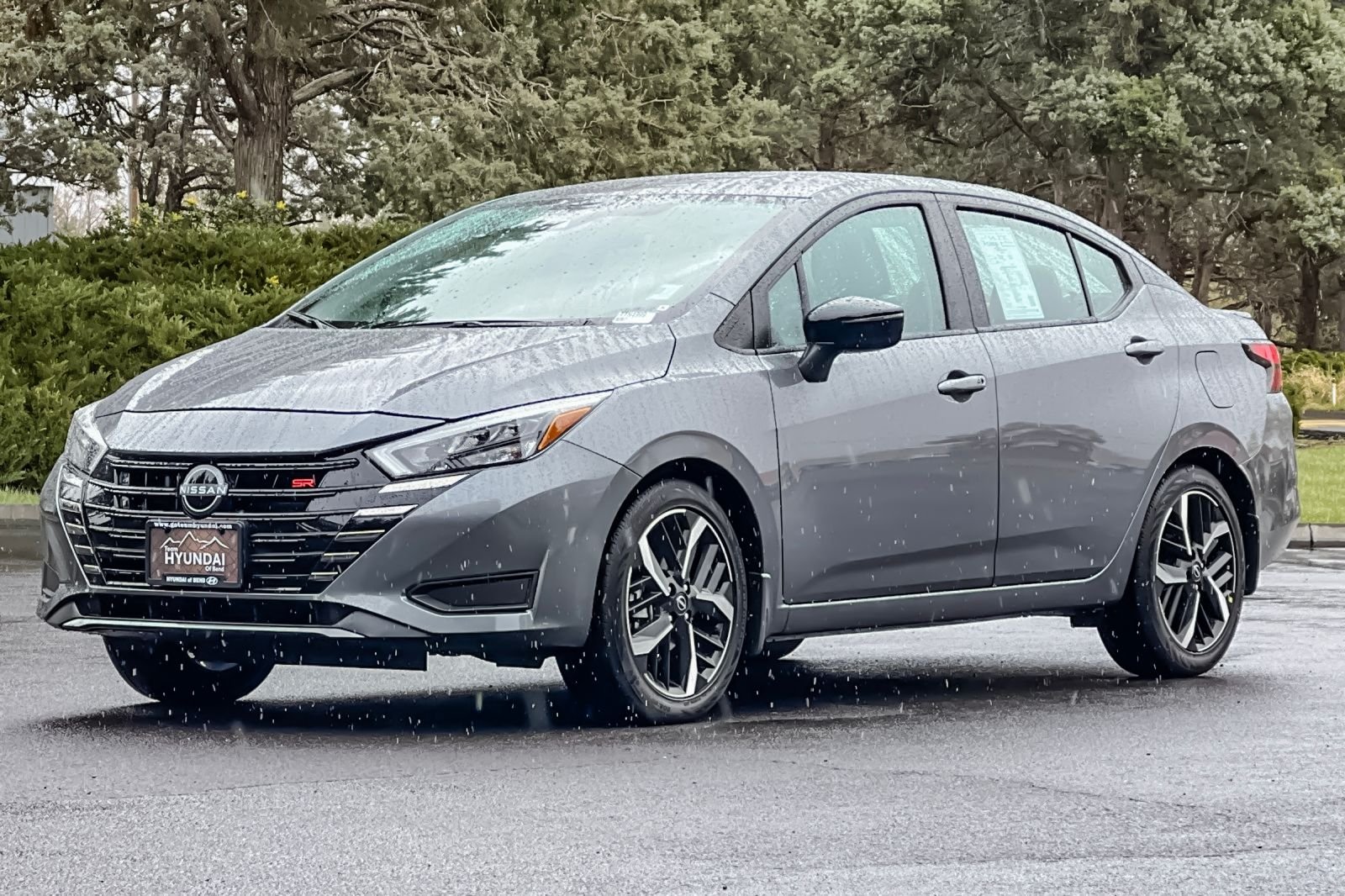 2025 Nissan Versa Sedan SR - Photo 9