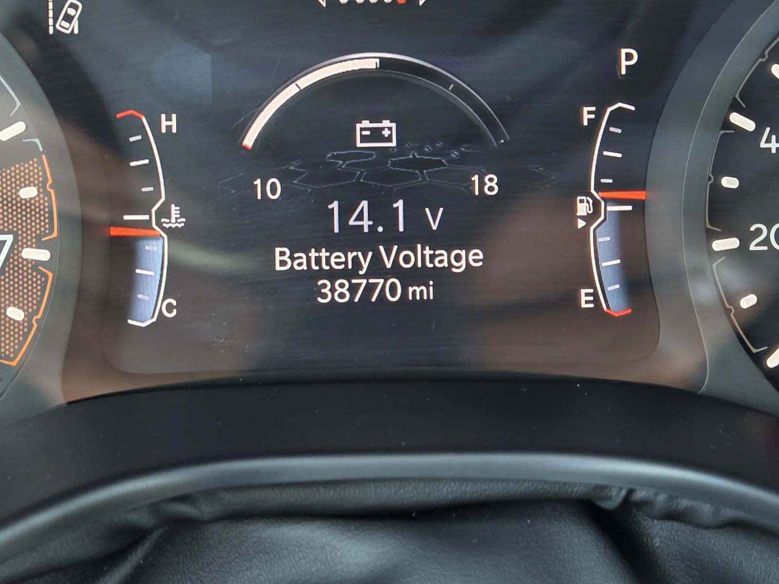 Used 2025 White/off-white Jeep Latitude 4x4 image 24