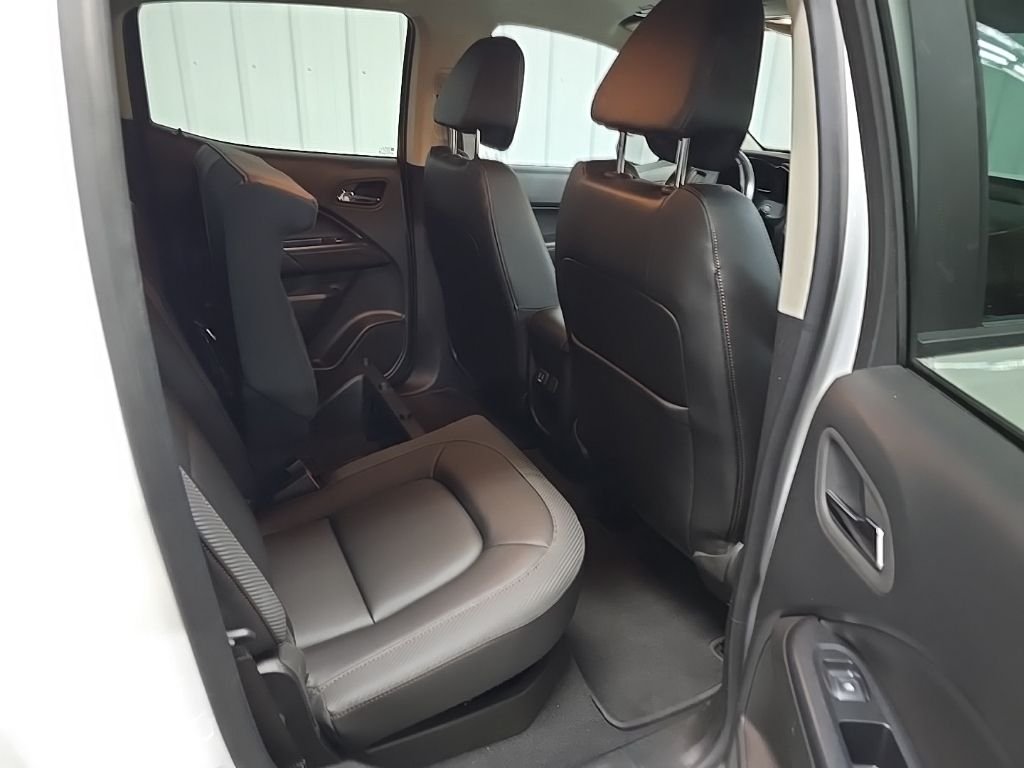 Used 2022 Summit White GMC AT4 w/Leather image 17