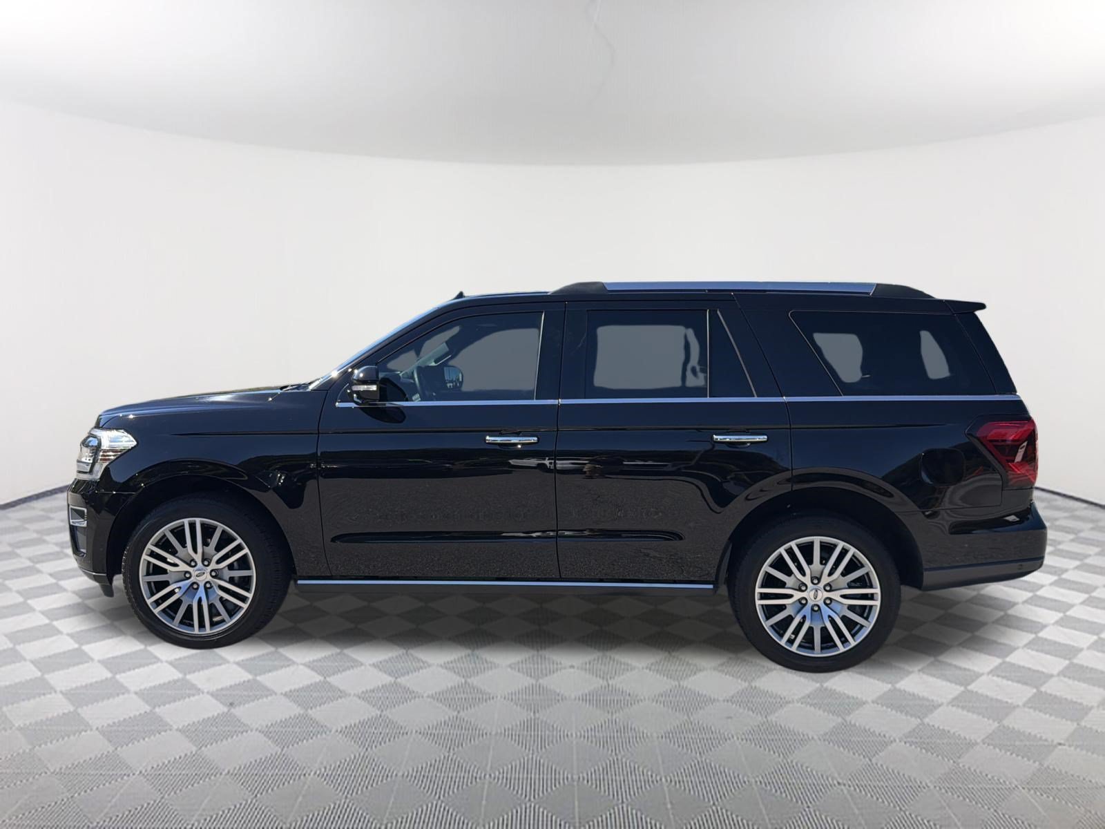 Used 2022 Black Metallic Ford Limited image 12