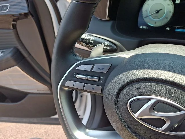 Used 2025 White Hyundai Calligraphy image 21