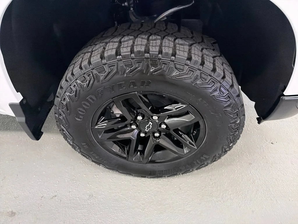 New 2026 Summit White Chevrolet Custom Trail Boss image 4
