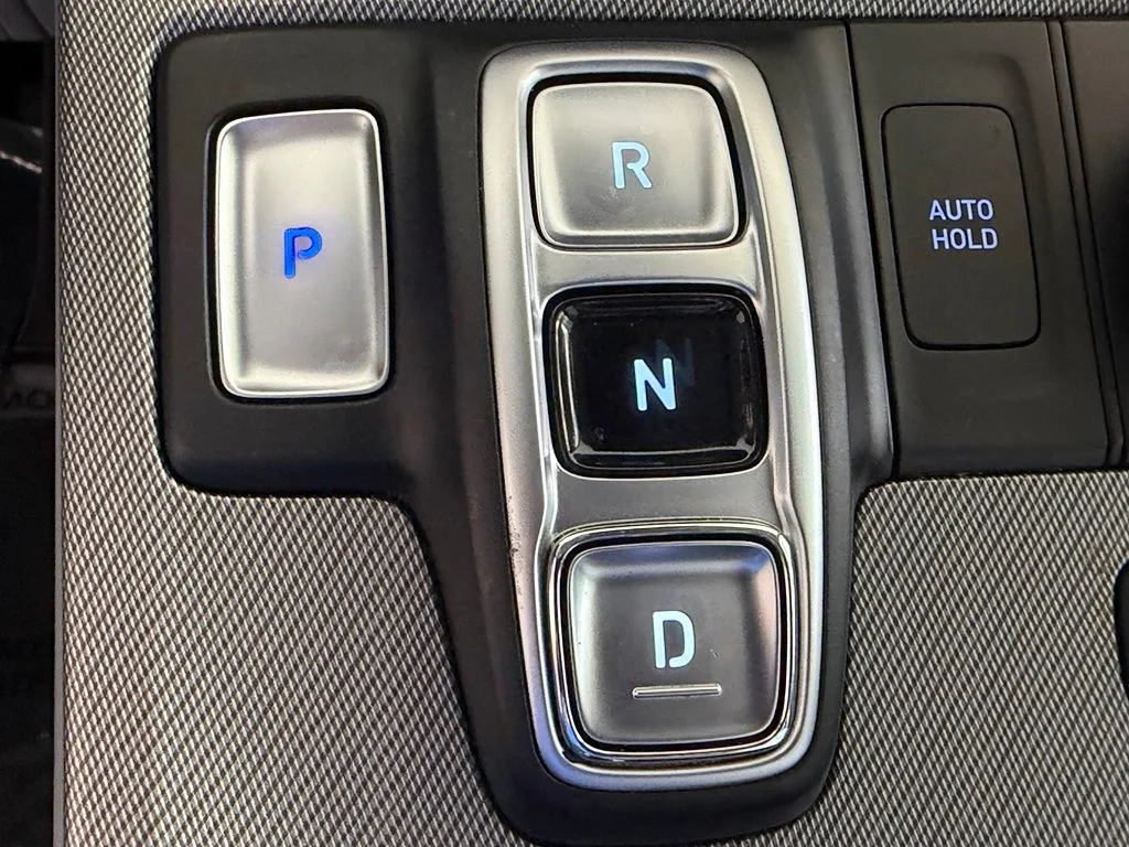 Used 2024 White Hyundai SEL image 9