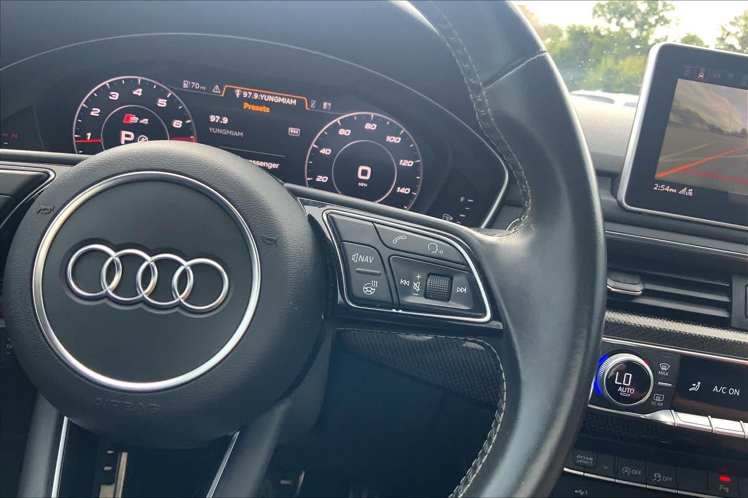 Used 2018 Ibis White Audi Prestige image 24