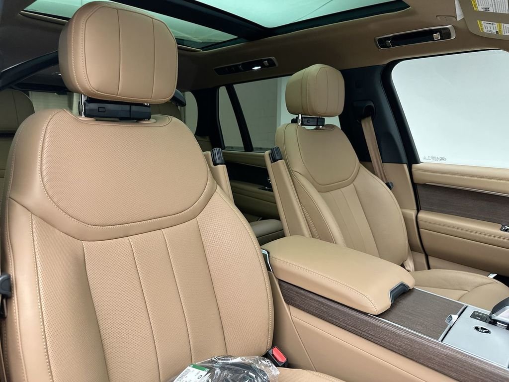 New 2026 Fuji White Land Rover SE image 6