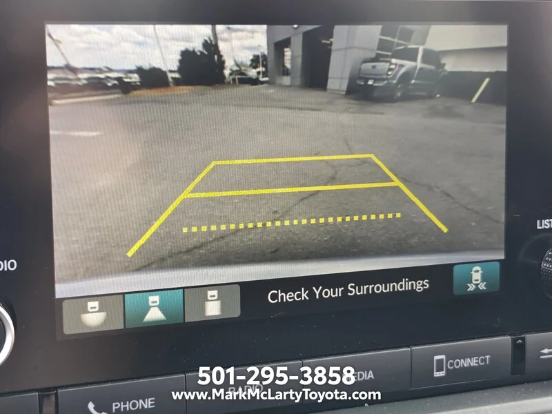 Used 2025 Solar Silver Metallic Honda SE CVT image 19
