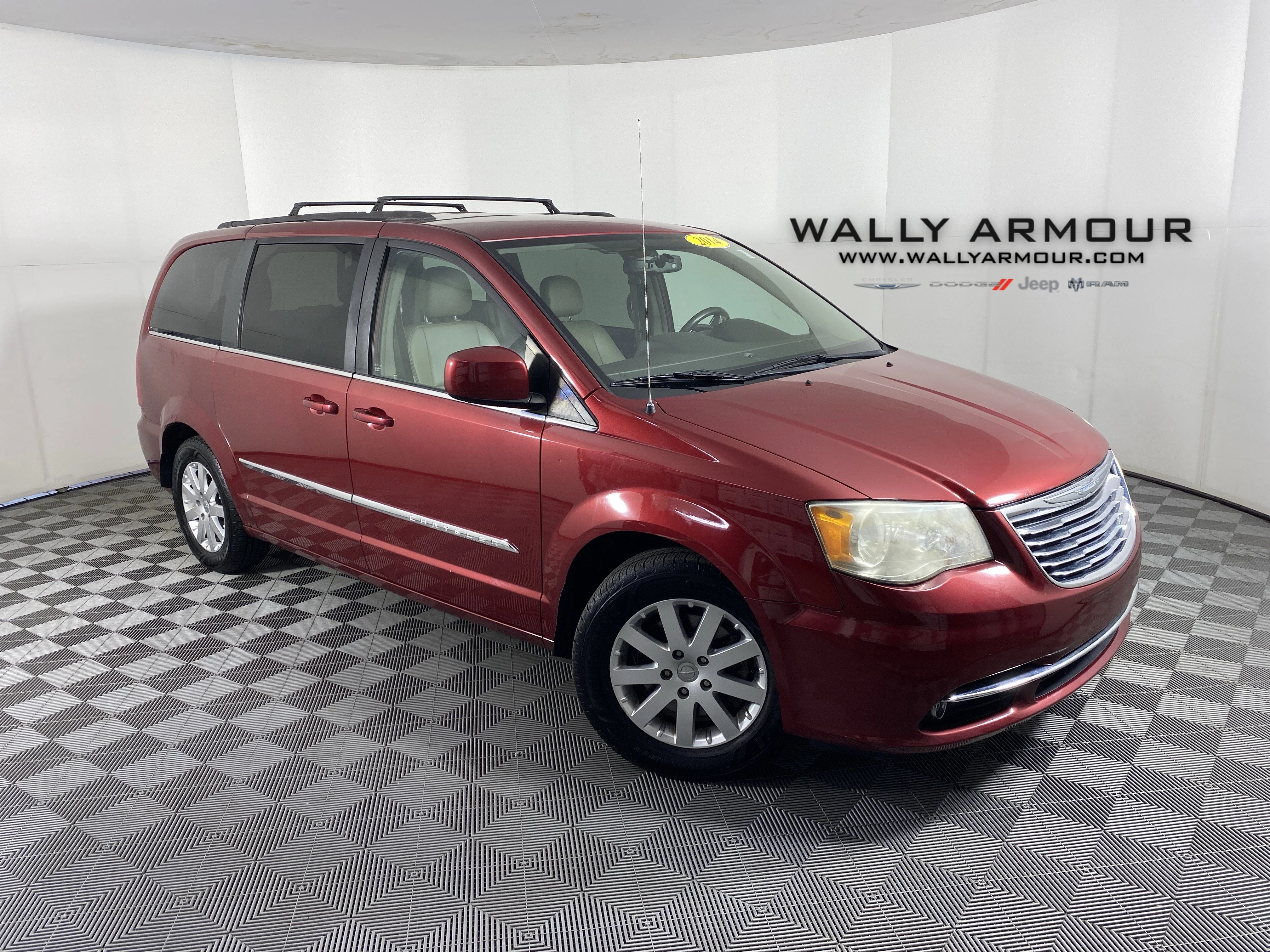 2014 Chrysler Town & Country Touring's photo