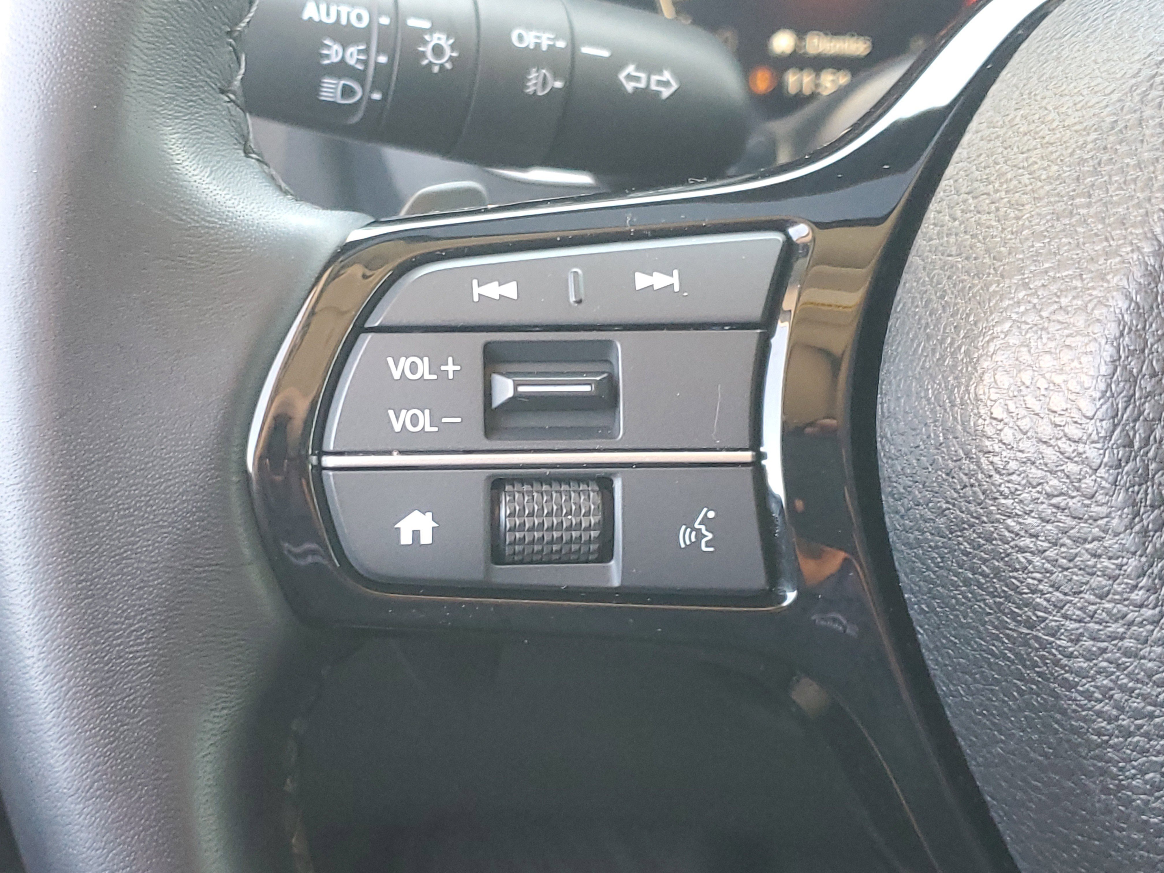Used 2025 White Honda Touring image 22