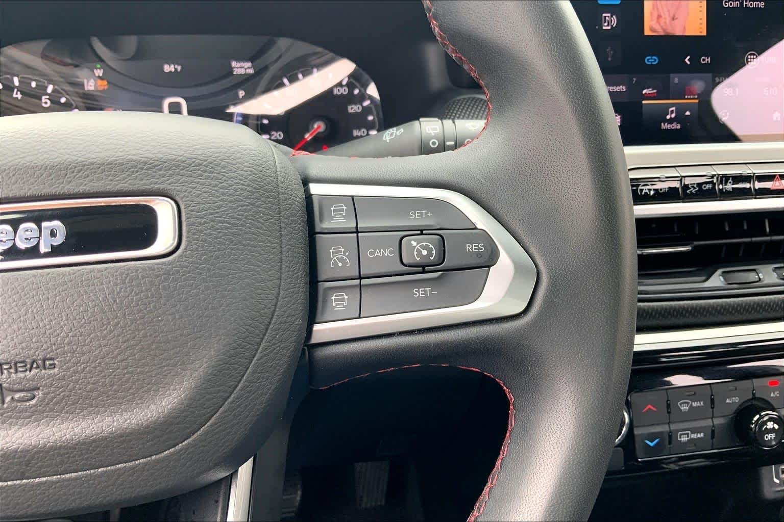 Used 2025 Silver Zynith Metallic Clearcoat Jeep Trailhawk image 24