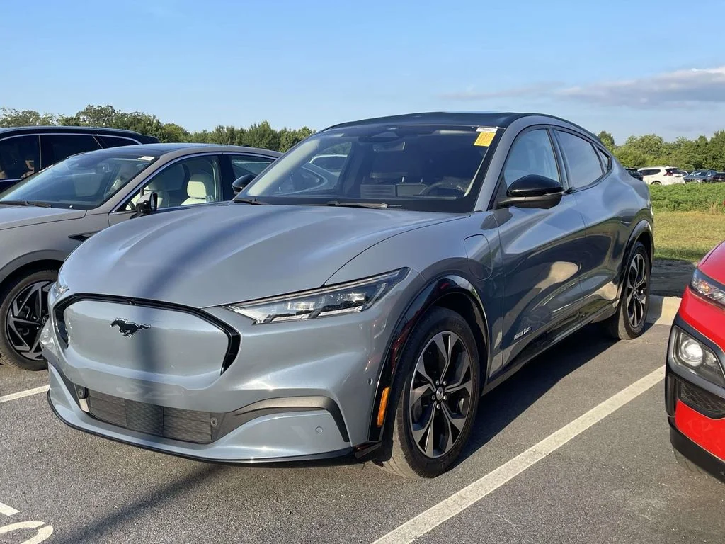 Used 2023 Vapor Blue Metallic Ford Premium image 2