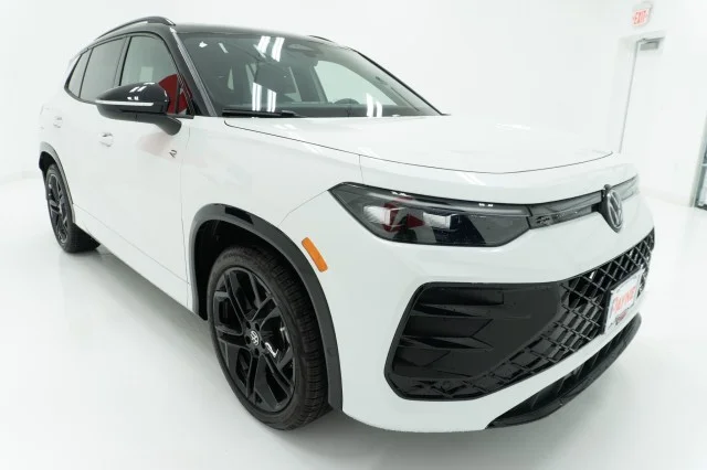New 2026 Opal White W/Deep Black Roof Volkswagen 2.0T SE R-Line Black image 3