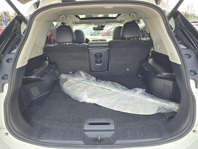 Used 2019  Nissan SL image 8
