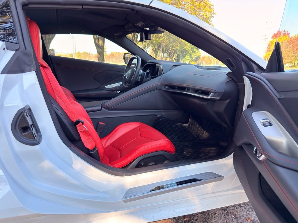 Used 2021 White Chevrolet Stingray image 24