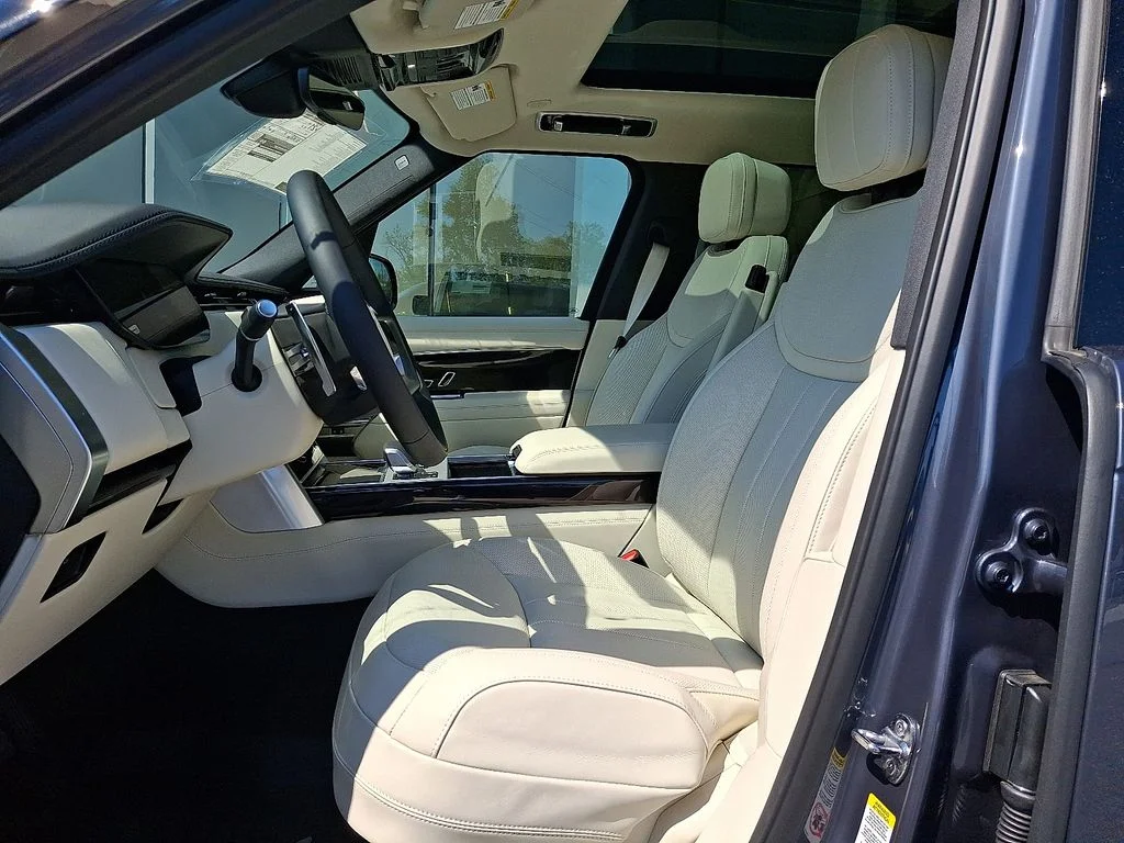 New 2026 Varesine Blue Land Rover SE image 9