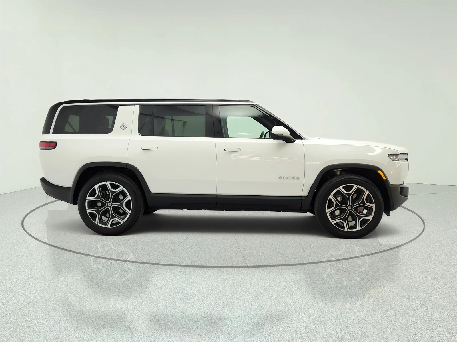 Used 2025 WHITE Rivian Adventure Dual-Motor Large Pack image 4
