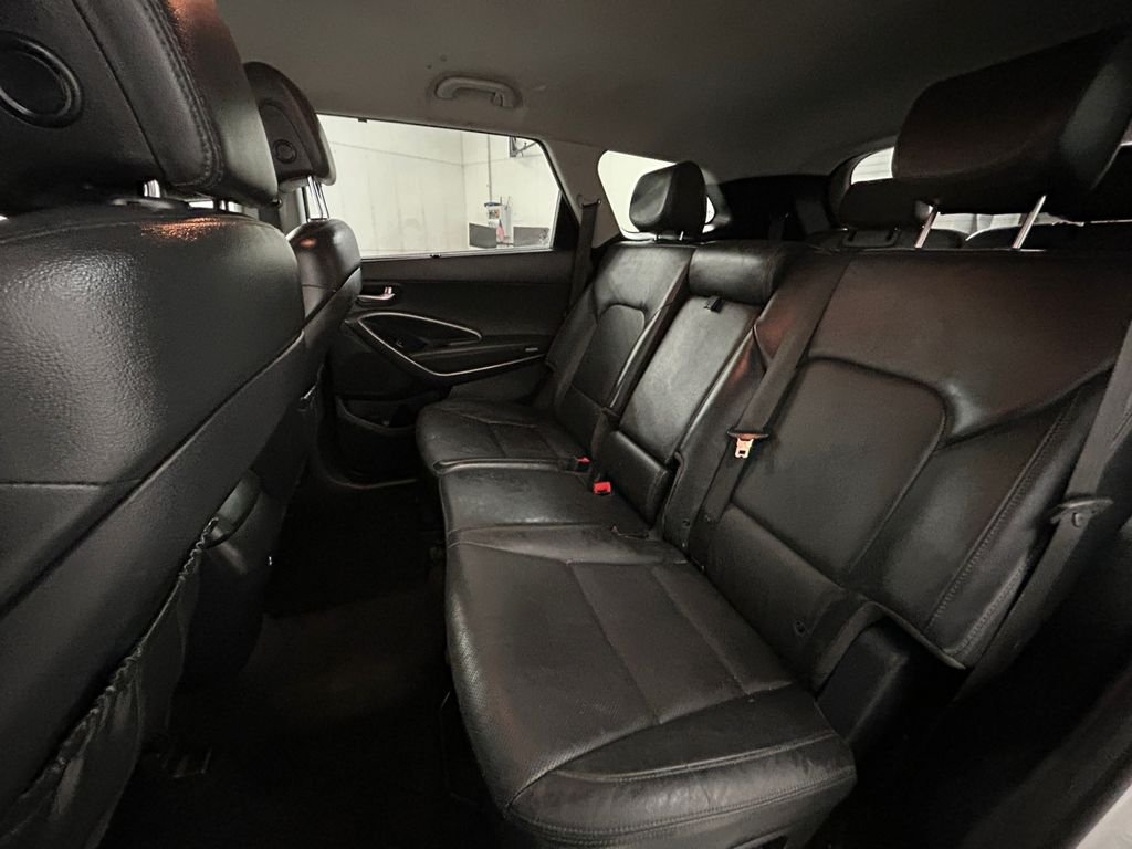 Used 2019 White Hyundai SE image 19