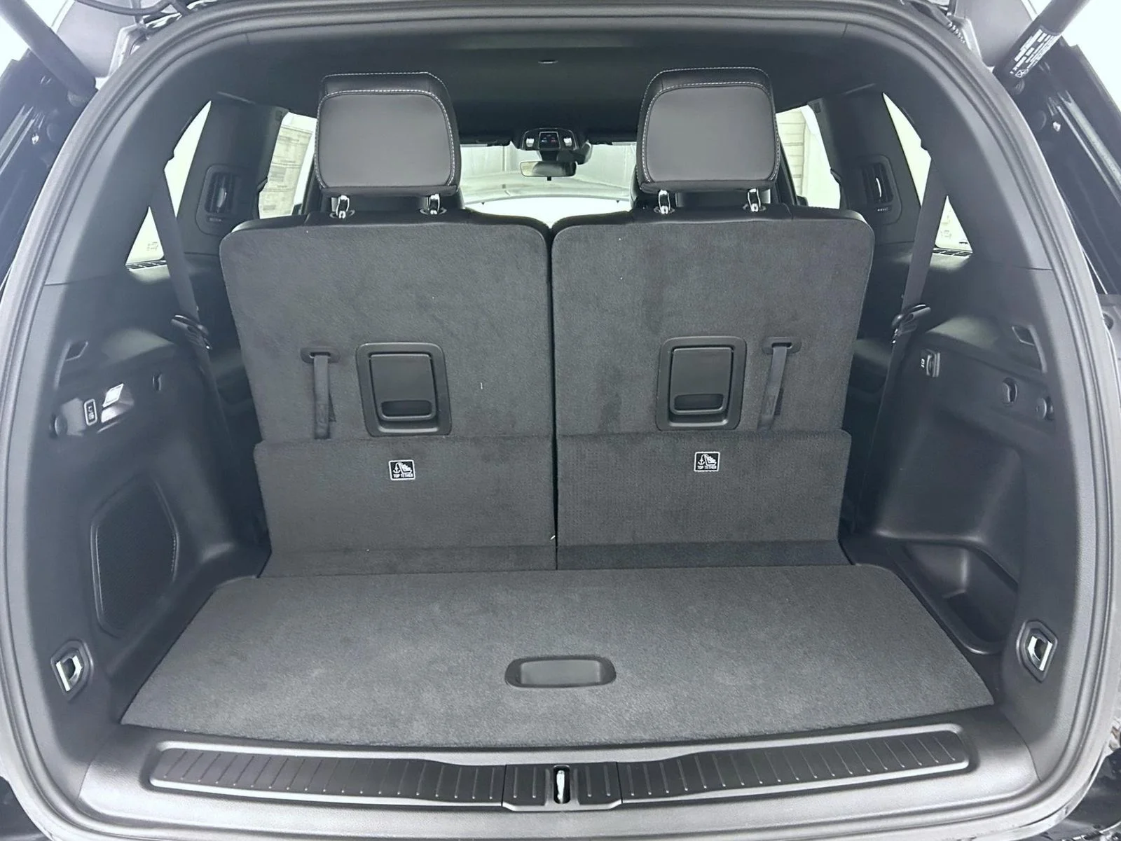 New 2026 Diamond Black Crystal Pearlcoat Jeep Limited image 23