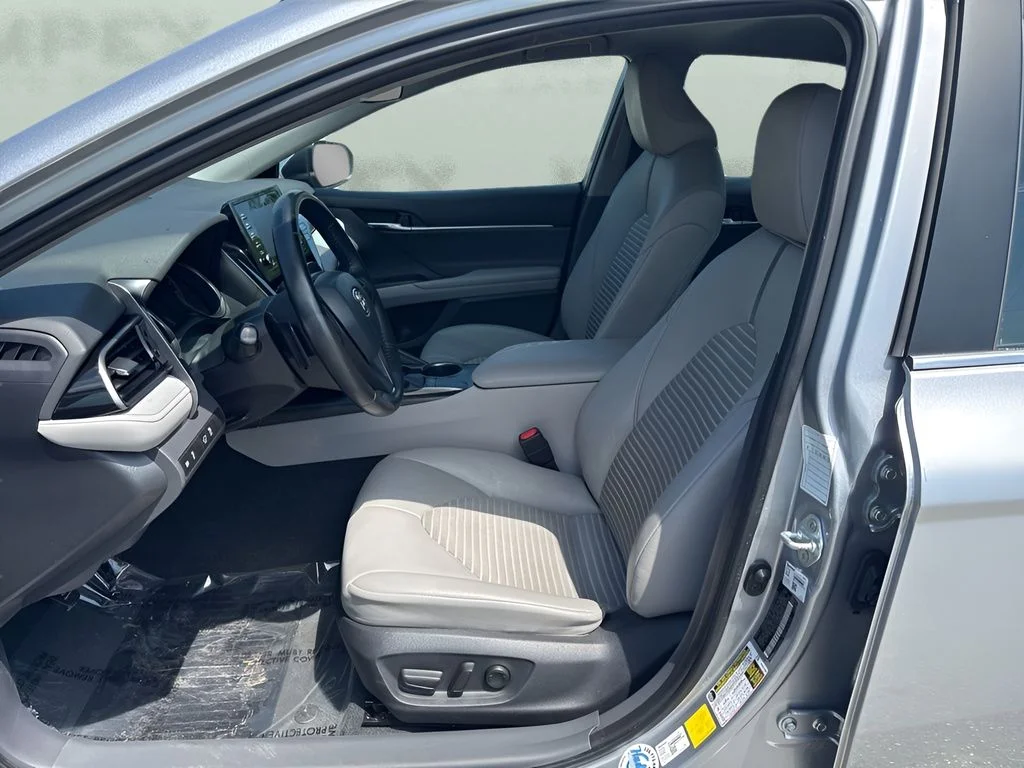 Used 2022 Silver Toyota SE image 9